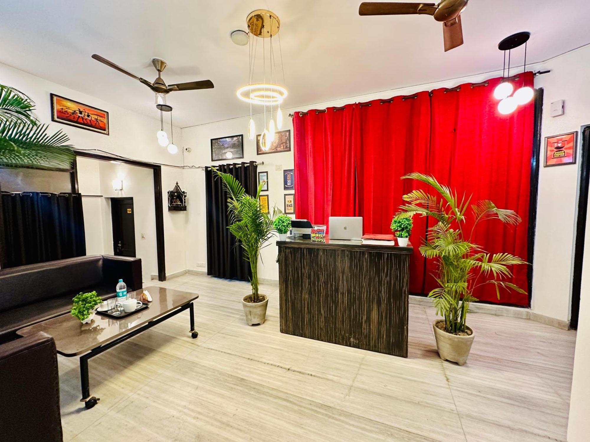 The White Scent-Near Noida Sector 18 Metro Hotel Exterior foto