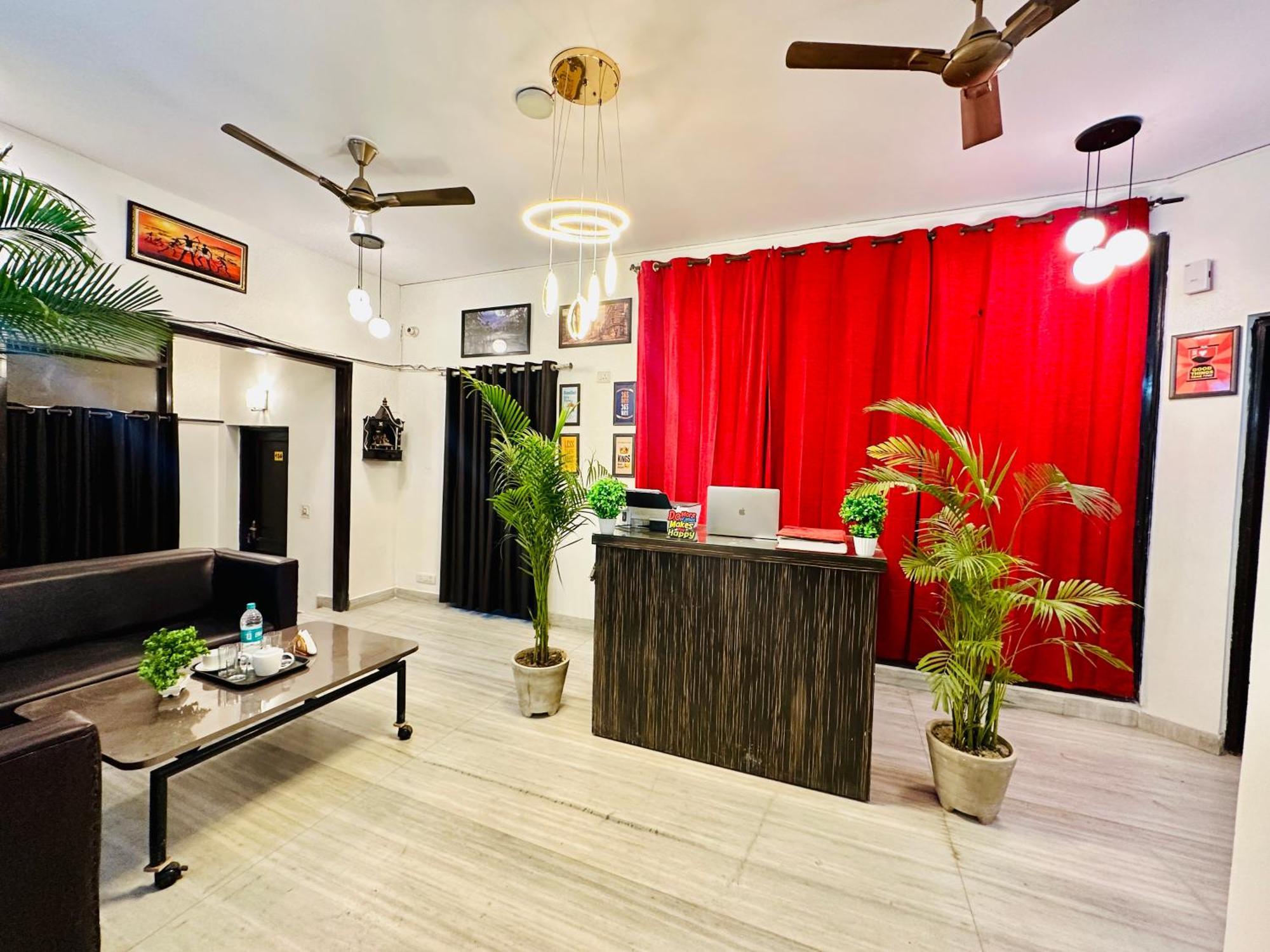 The White Scent-Near Noida Sector 18 Metro Hotel Exterior foto