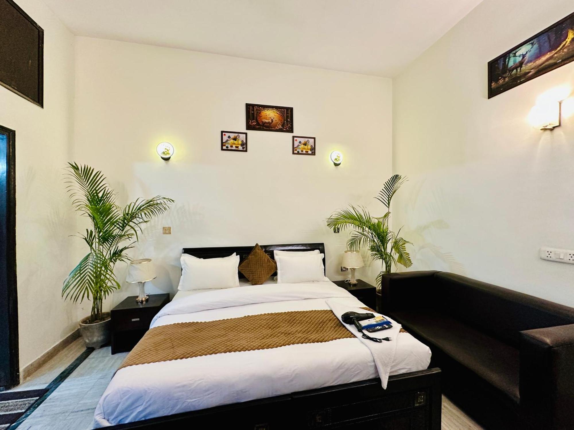 The White Scent-Near Noida Sector 18 Metro Hotel Exterior foto