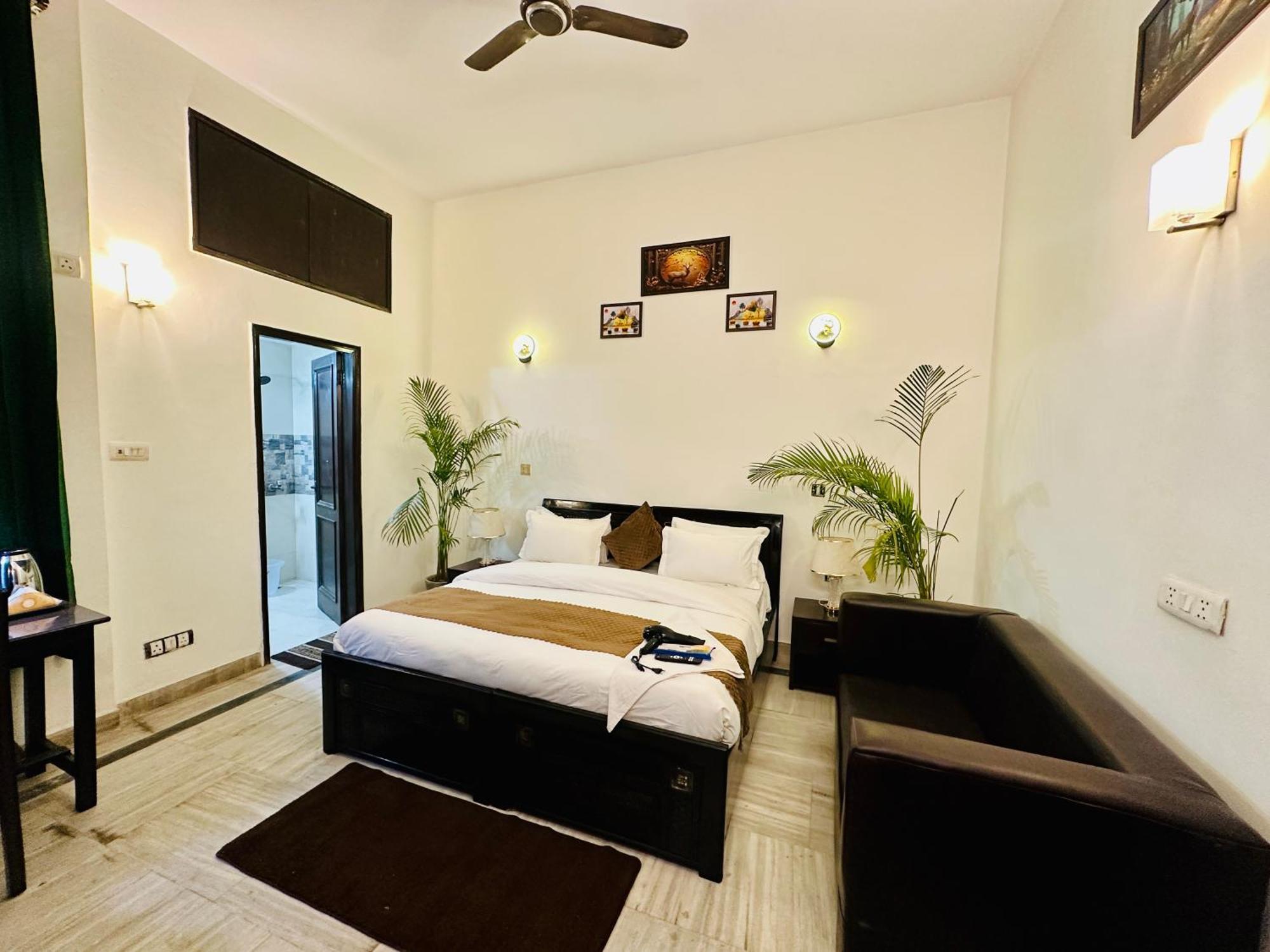 The White Scent-Near Noida Sector 18 Metro Hotel Exterior foto
