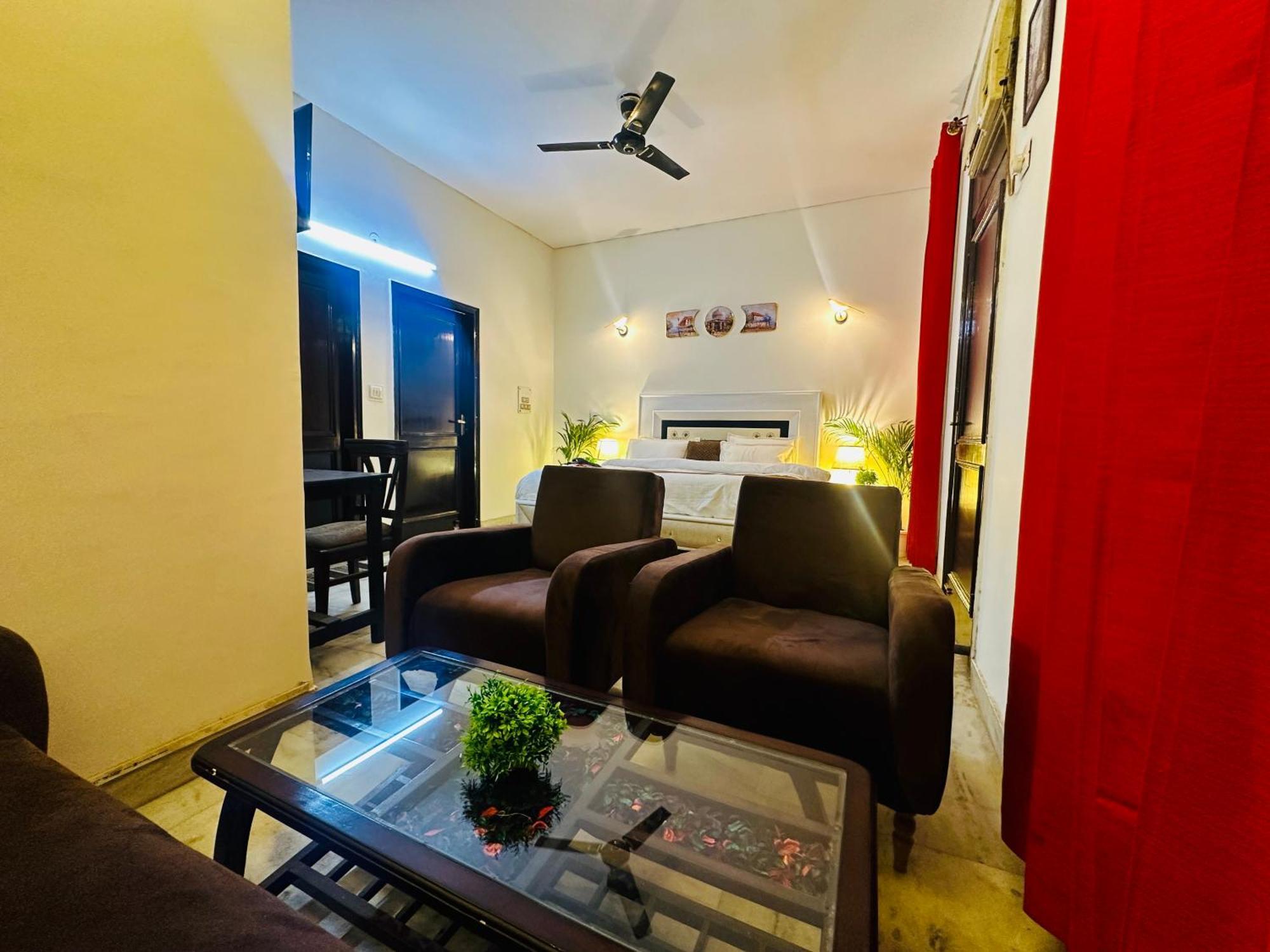 The White Scent-Near Noida Sector 18 Metro Hotel Exterior foto