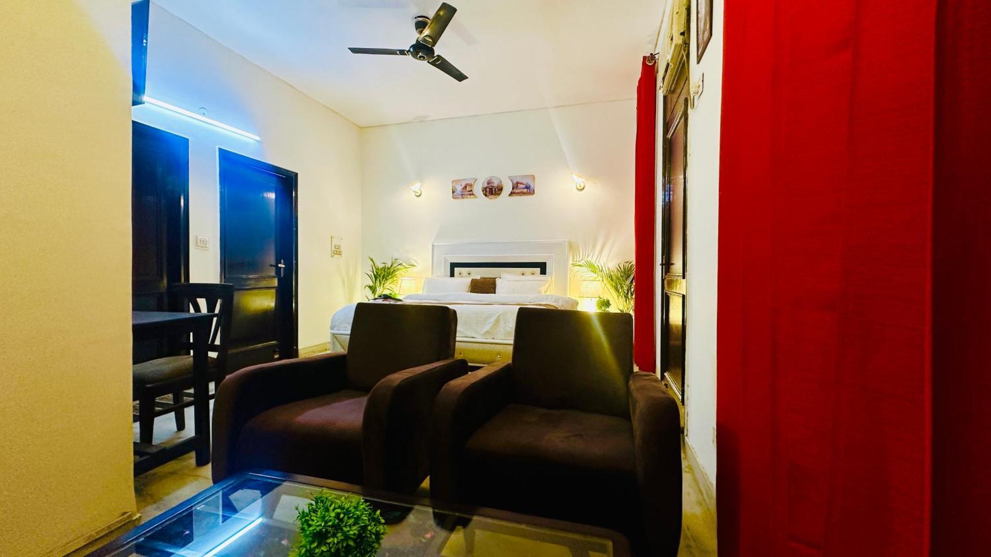 The White Scent-Near Noida Sector 18 Metro Hotel Exterior foto