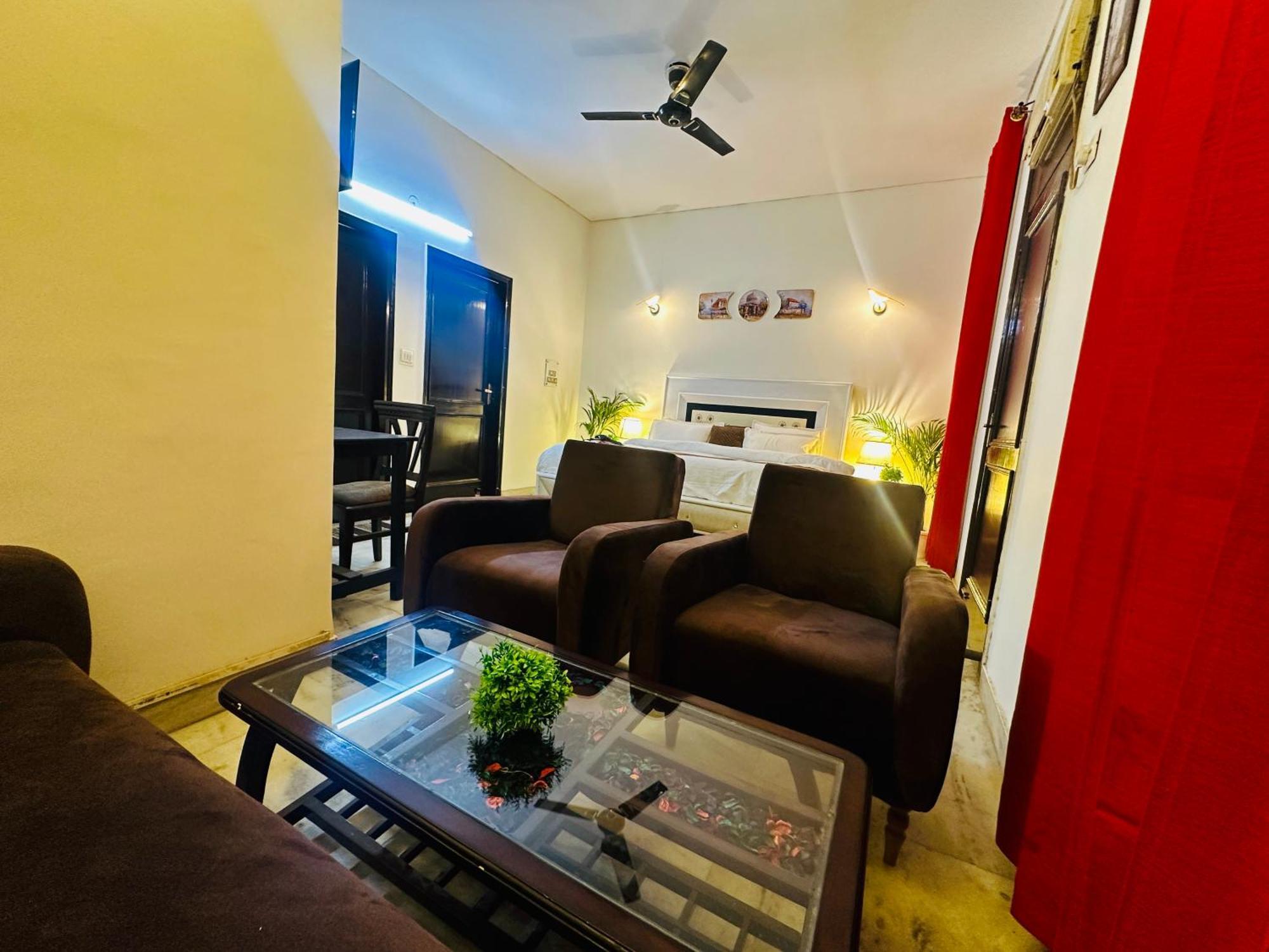The White Scent-Near Noida Sector 18 Metro Hotel Exterior foto