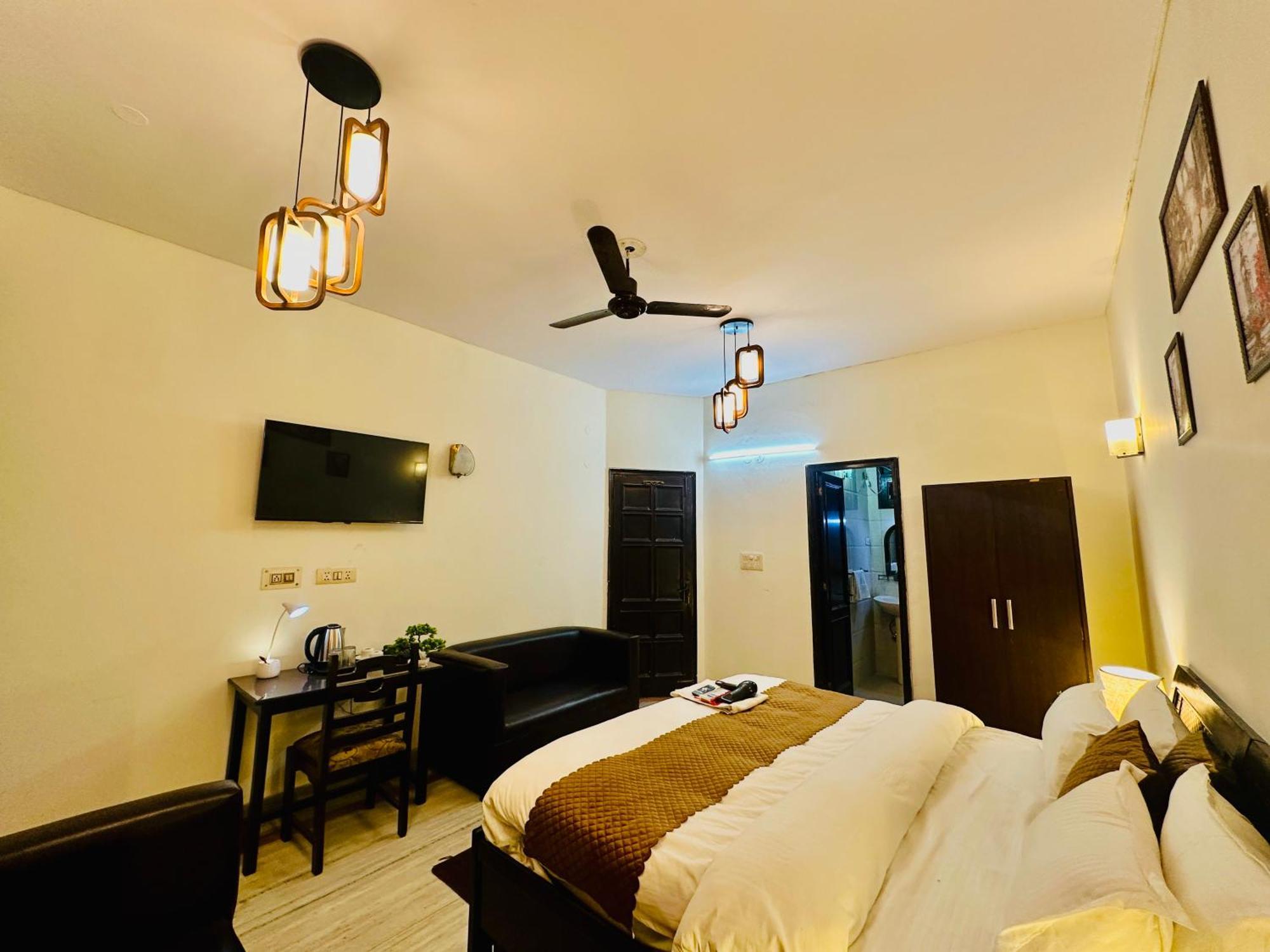 The White Scent-Near Noida Sector 18 Metro Hotel Exterior foto