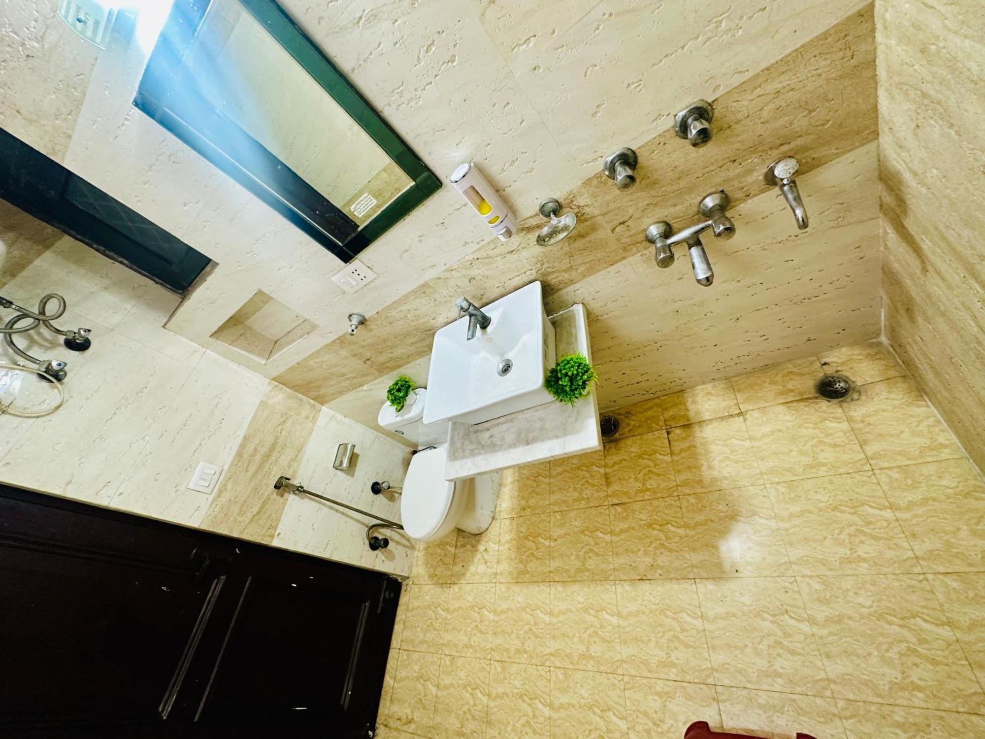 The White Scent-Near Noida Sector 18 Metro Hotel Exterior foto